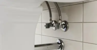 Замена гибкой подводки