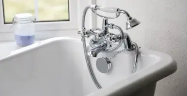 Установка смесителя на ванну