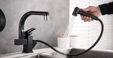 Установка смесителя с вытяжной лейкой