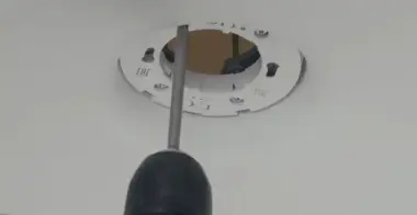 Установка светильников на натяжной потолок