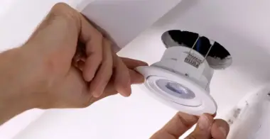 Установка точечных светильников